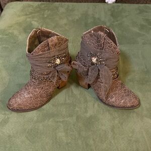 Size 7.5 "Not Rated" Boots